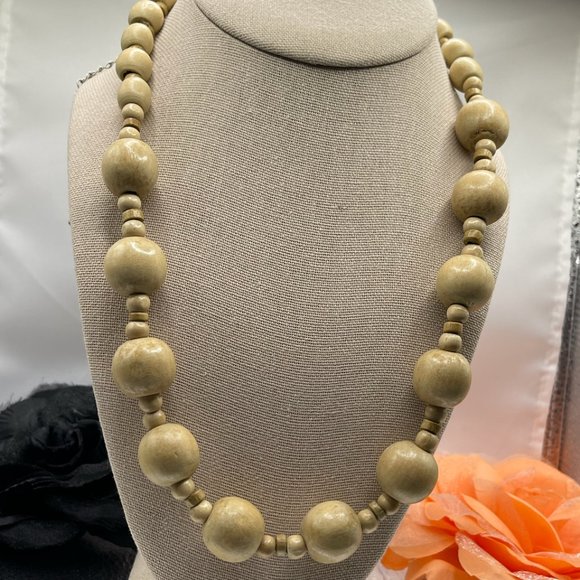 10.20.23.6- Modern Long Natural colored wood bead necklace with lobster clasp - Picture 1 of 3